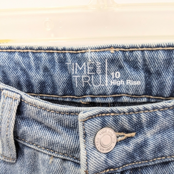 Time and Tru Women's High-Rise Boyfriend Jeans - Picture 4 of 5